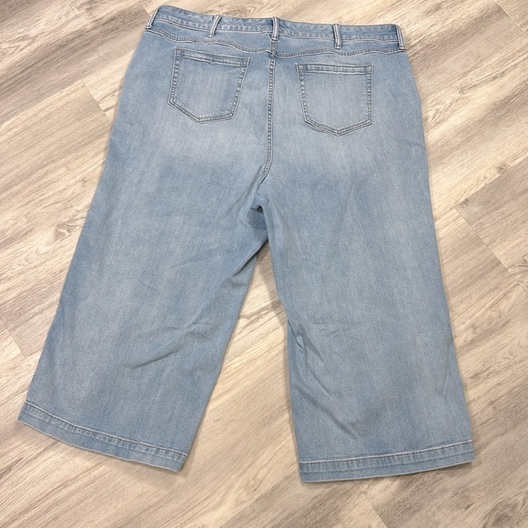 Torrid Women’s Crop Wide Leg Vintage Stretch High-Rise Light Wash Denim Jeans 24 - Picture 2 of 7